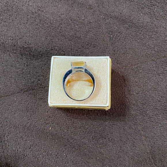Ring - Picture 3 of 4